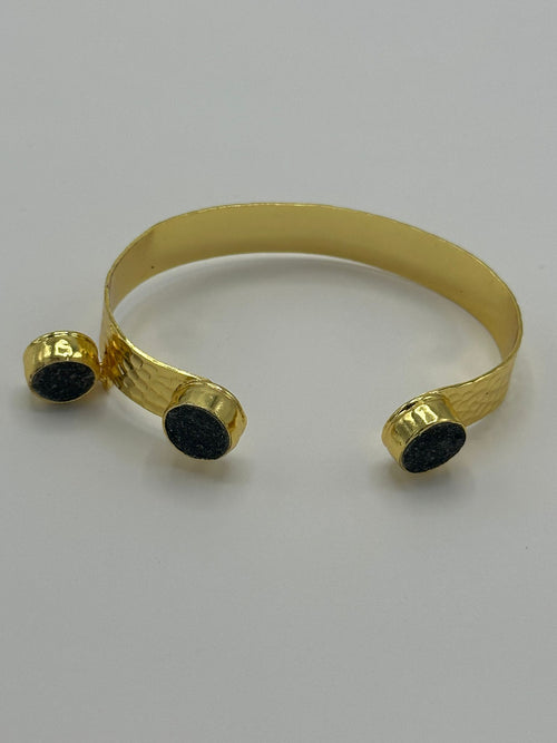 Adjustable Engraved Bracelet in 18k gold with natural black tourmaline