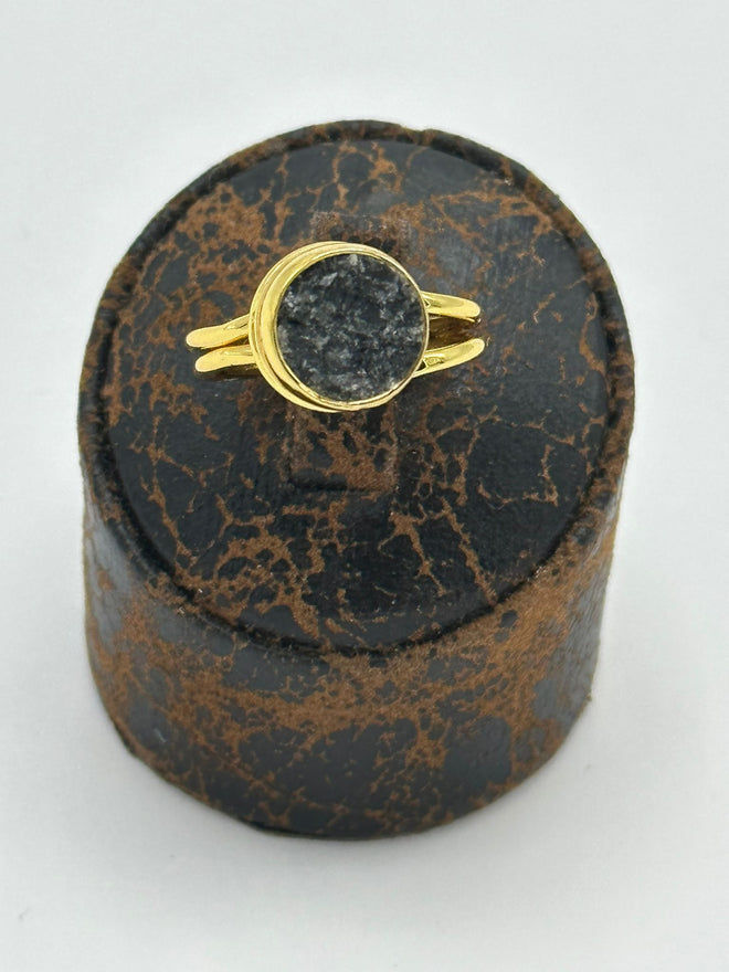 Adjustable Ring in 18k gold with natural black tourmaline