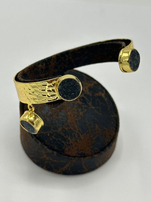 Adjustable Engraved Bracelet in 18k gold with natural black tourmaline