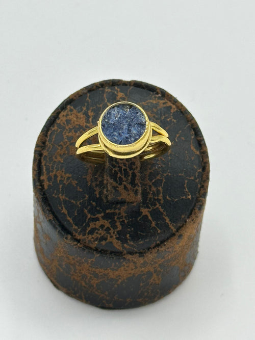 Adjustable Ring in 18k gold with natural blue calcite