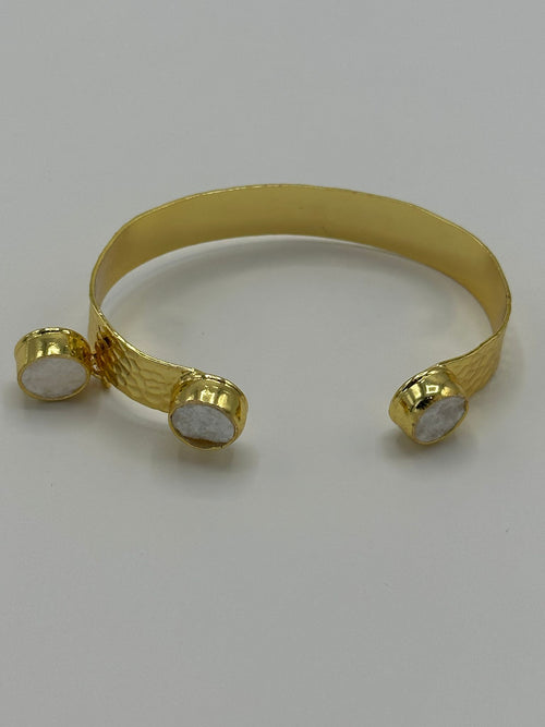 Adjustable Engraved Bracelet in 18k gold with natural crystal quartz