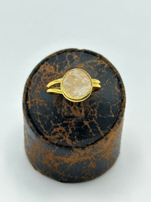 Adjustable Ring in 18k gold with natural orange calcite