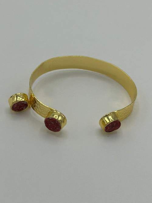 Adjustable Engraved Bracelet in 18k gold with natural red calcite