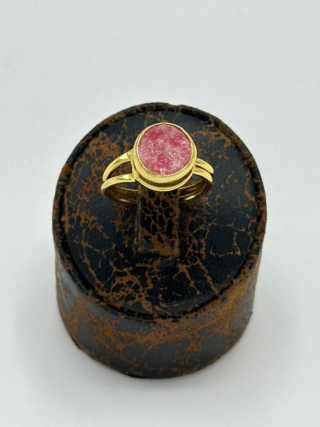 Adjustable Ring in 18k gold with natural rose quartz