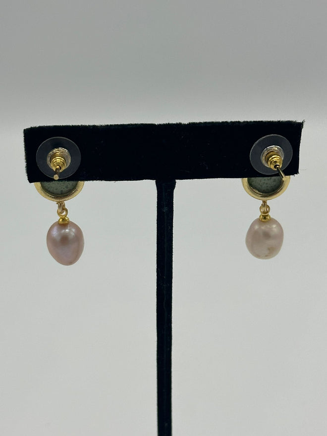 Tear Drop Earrings in 18k gold with peridot and pearl